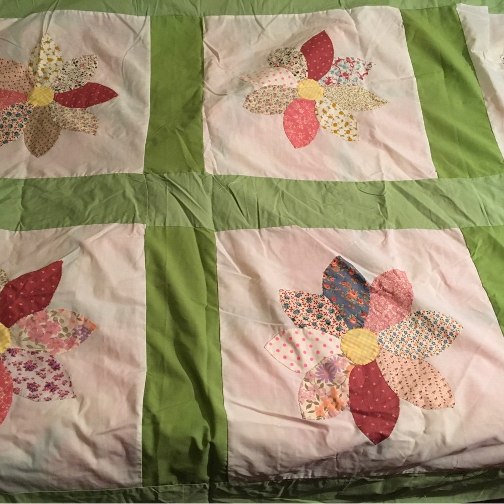 New Homemade Patchwork Hand Sewn Floral Cotton Quilt Top Queen 95”x72 & Back